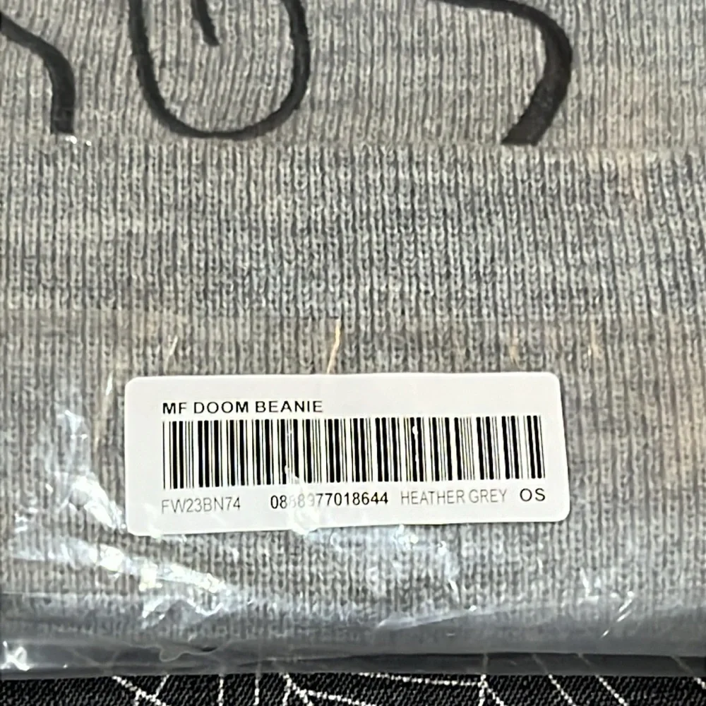 NWT FW23 SUPREME NEW YORK x MF DOOM LOGO BOGO HEATHER GREY BEANIE KNIT HAT RARE - Picture 3 of 5